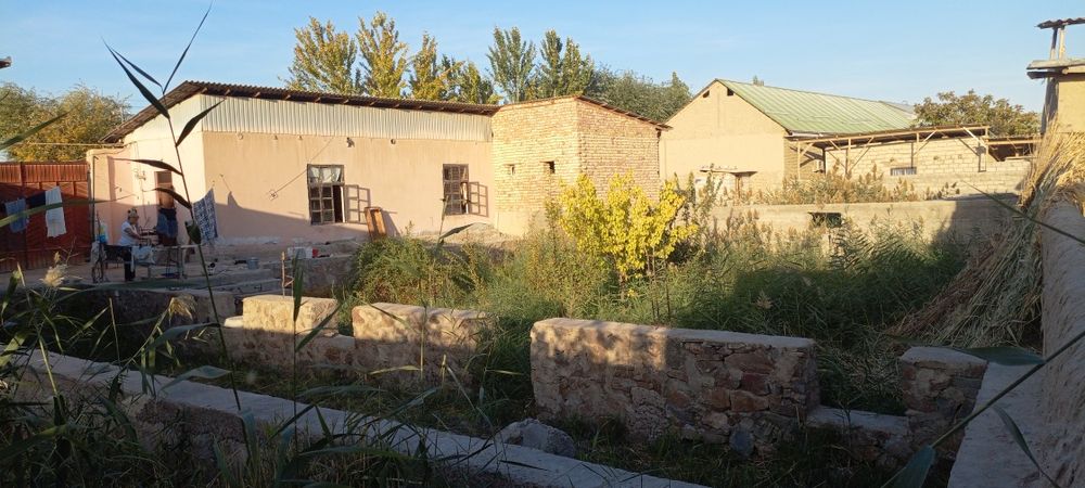 Карманада ховли сотилади 7 сотих