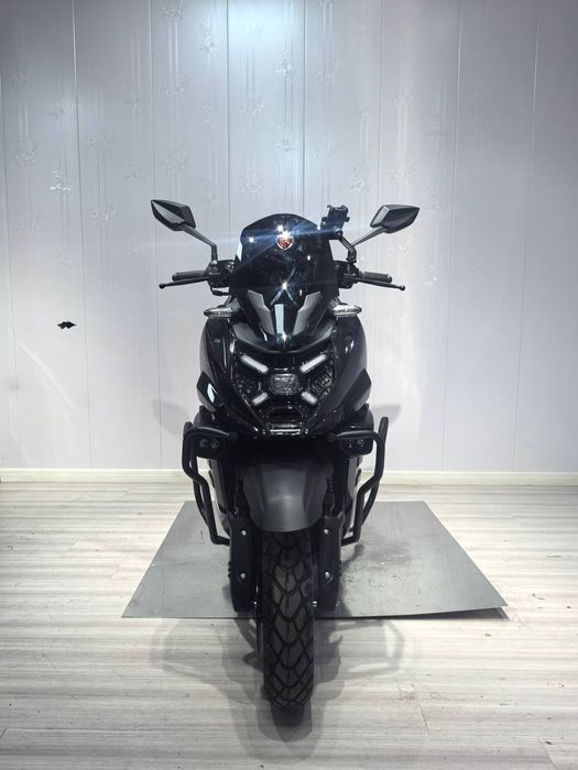 Skuter bor.          .