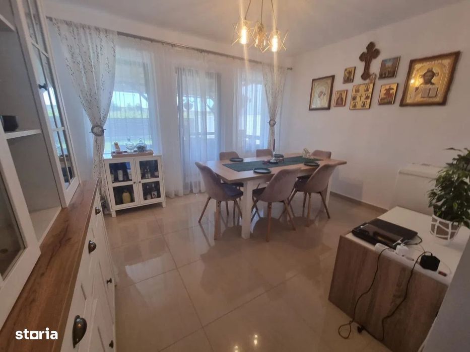 Casă P+E+M zona Moara de vânzare