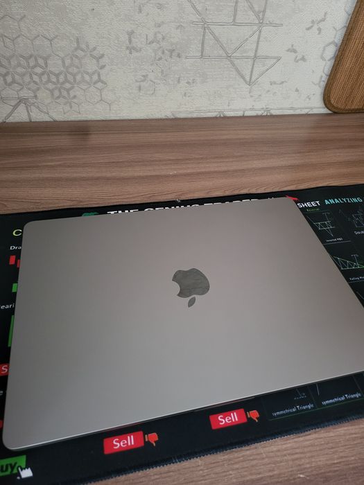 Macbook air m2, (15,3 экран)