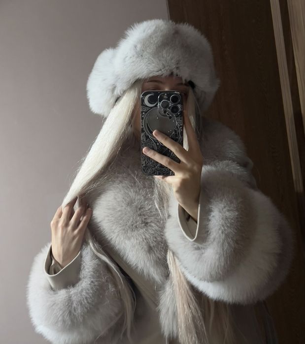 Шапка ушанка от естествен косъм (лисица)