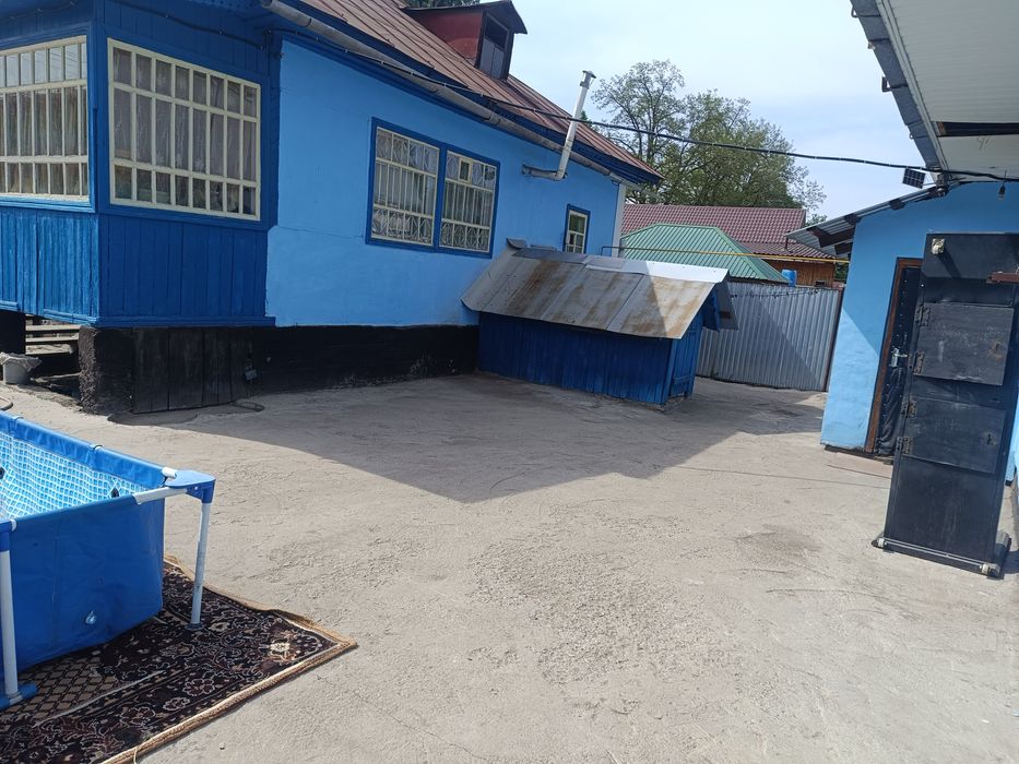 Продам два дома на одном участке