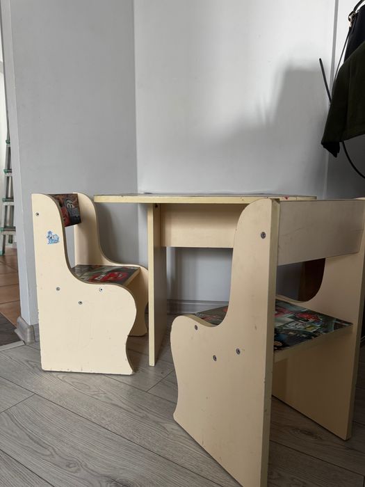 Детский столик со стульями