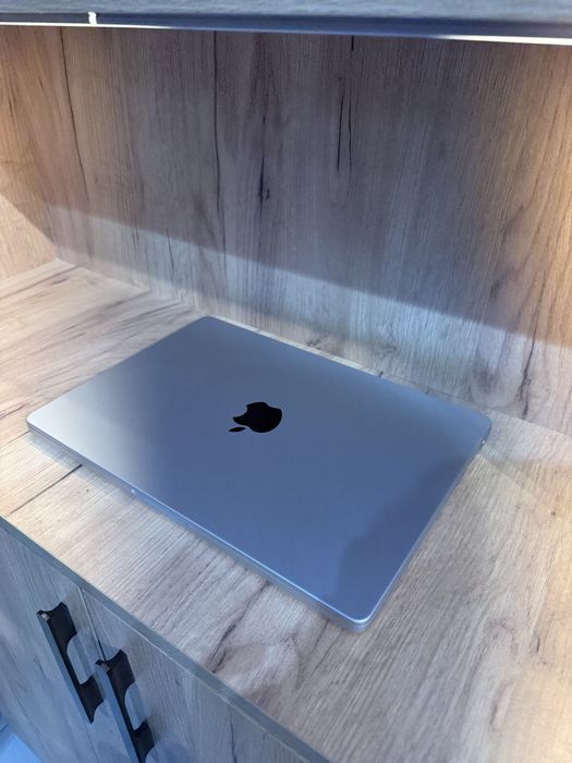 Продам Macbook pro m2 pro 16/512