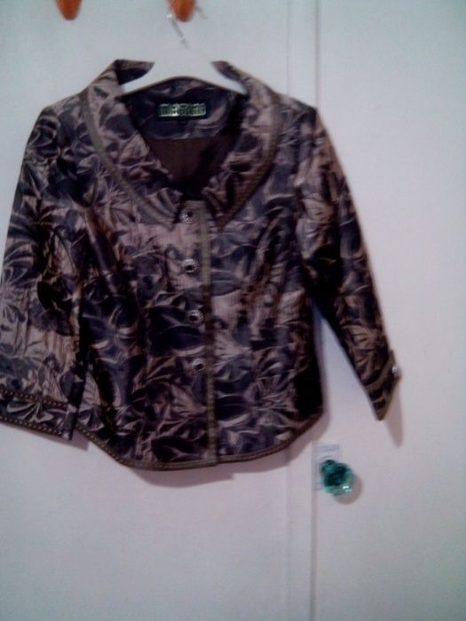 продается костюм юбка и пиджак и костюм тройка