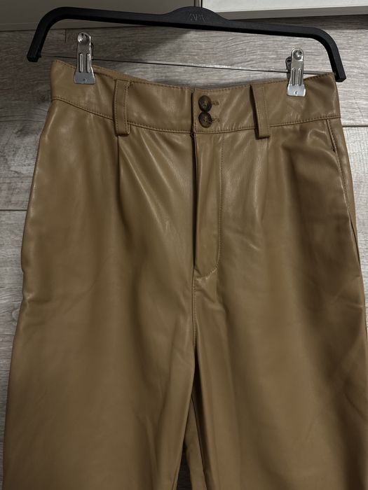 Кафяв кожен панталон Zara