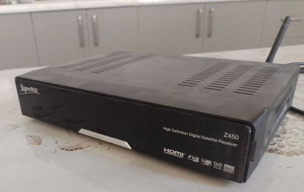 Тюнер спутниковый ТВ бокс Super Box Z450. б/у. Бухара