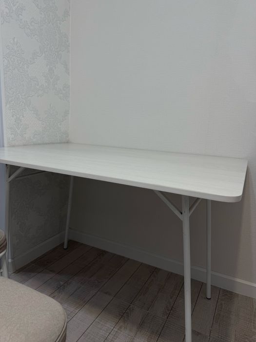 Стол со стульями