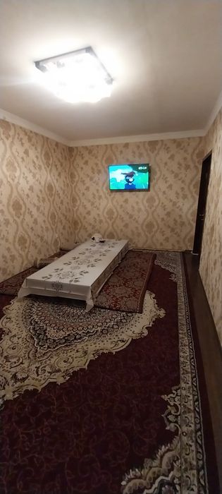 Sholkamatla roparasida 5 etaj korpsning 1 etajida 3 xonali kv sotiladi