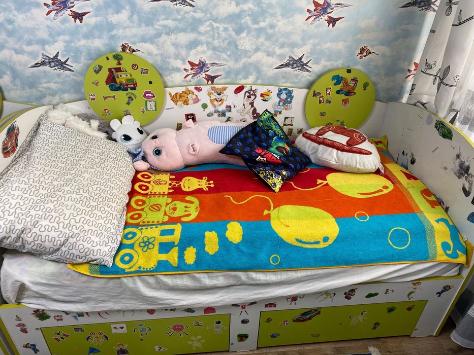 Продам кровать детскую с матрасом