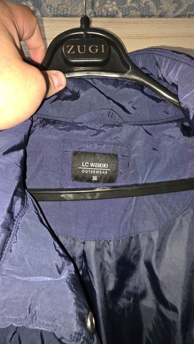 Продам ветровку женскую.