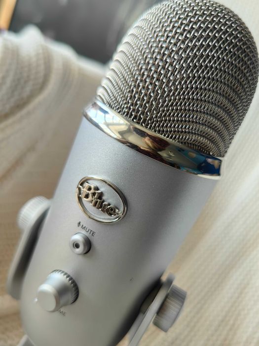 Logitech Blue Yeti USB микрофон, сребрист, регулируема стойка, за запис и стрийминг