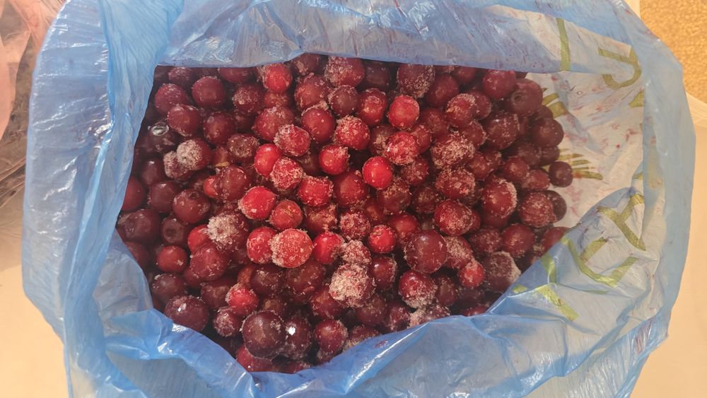 Продам замороженные  вишни, дачные.
