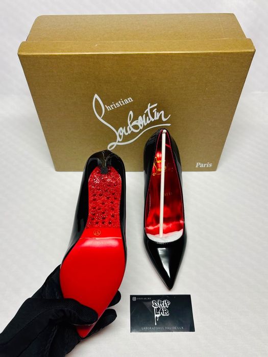 Louboutin tocuri cu pietricele
