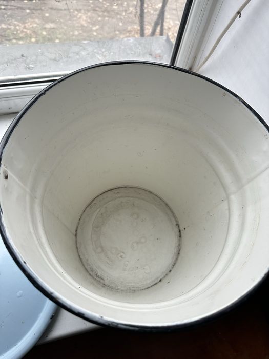 Продам эмалированное ведро