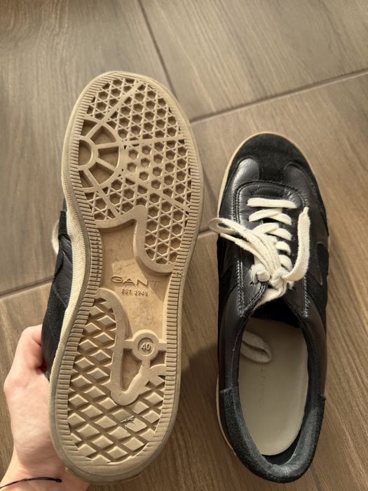 черни обувки gant