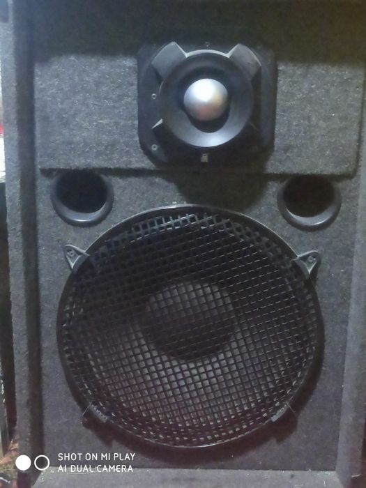 Две калонки по 1000Вот мекшерный пульт