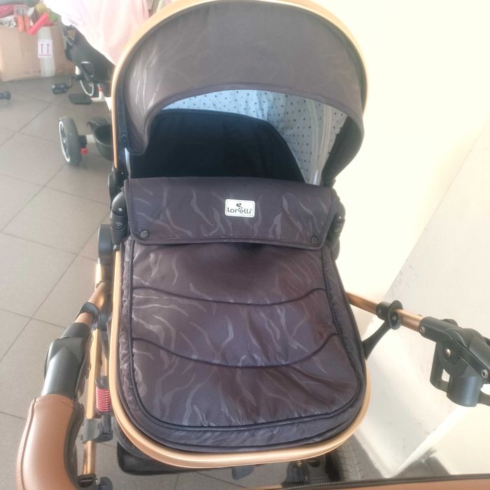 Продавам комбинирана количка 2 в 1.