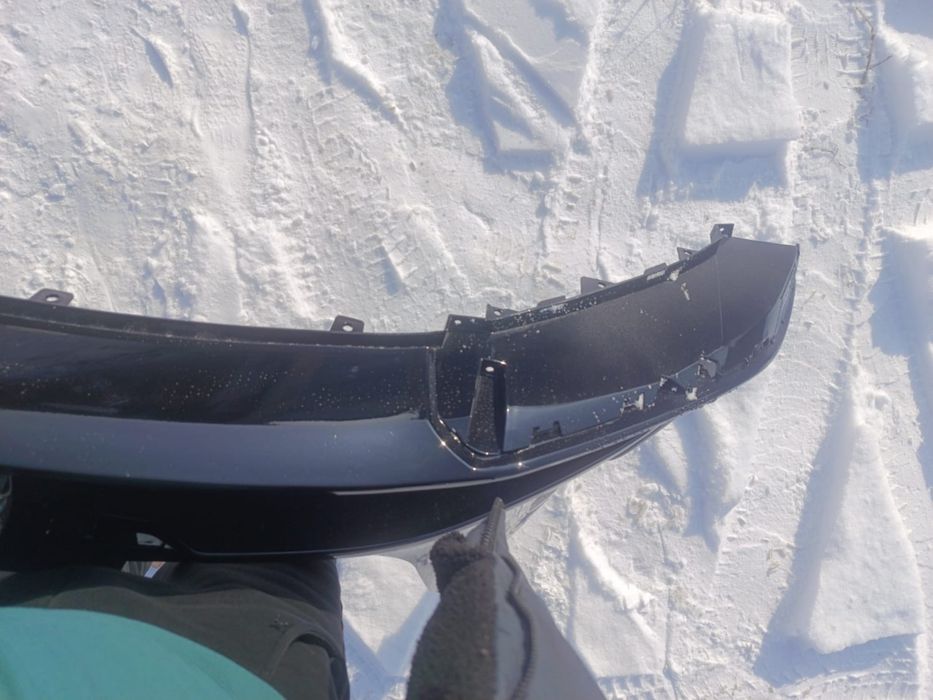 Продам бампер hongqi E-GM5