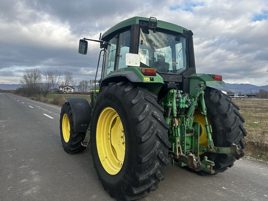 Tractor John Deere 6810