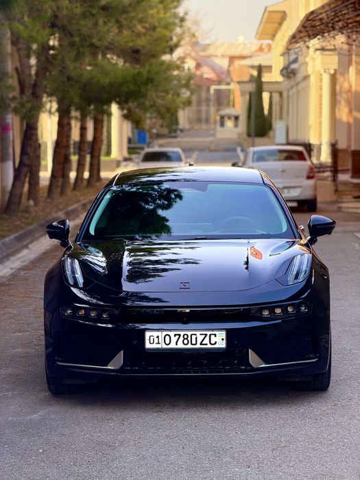 Zeekr 001 elektr toza qora rang