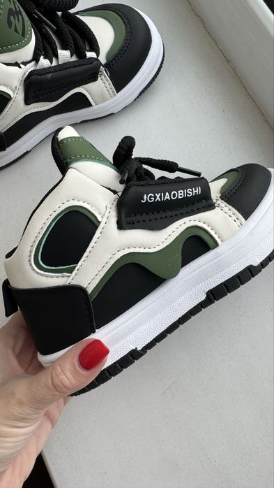 Продам новые кеды детские