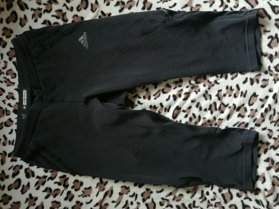 2 дамски клина адидас S-ки и къс панталон общо 10лв.