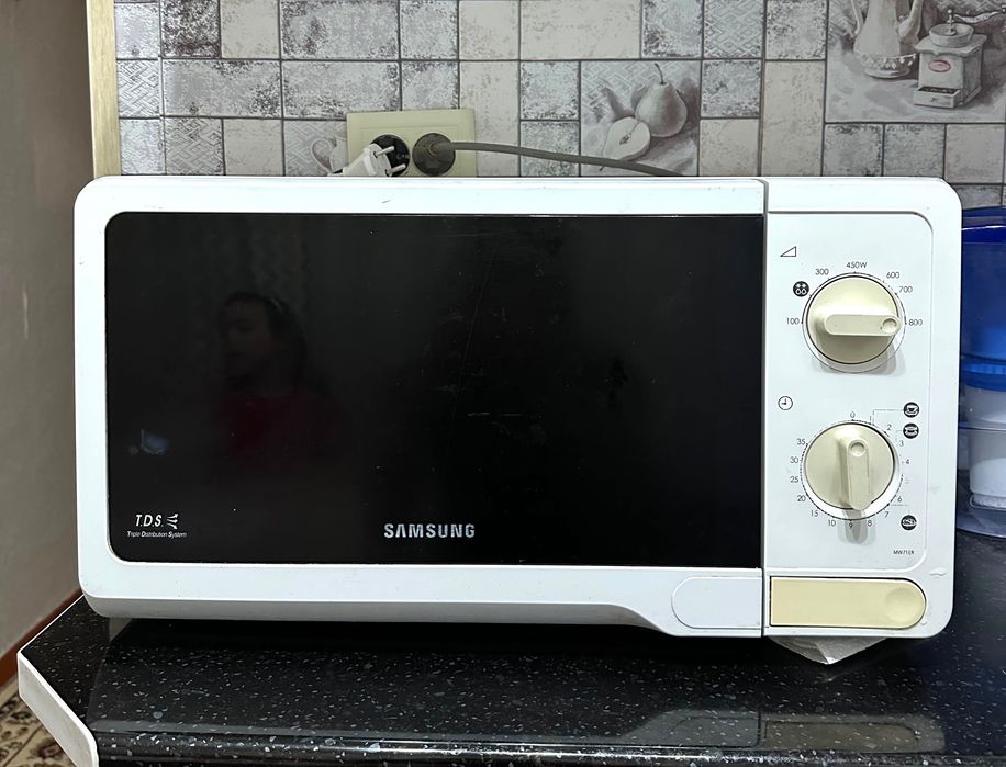 Продам микроволновую печь