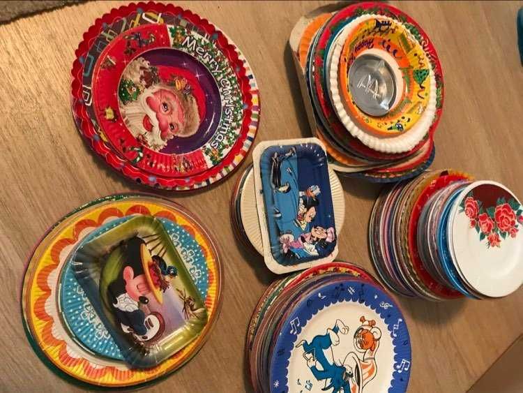 Продавам малка колекция -книжни тарелки