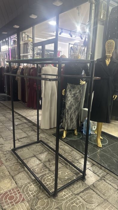 Стеллаж металический для магазина одежды