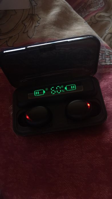 Продавам True Wireless Headset Bluetooth