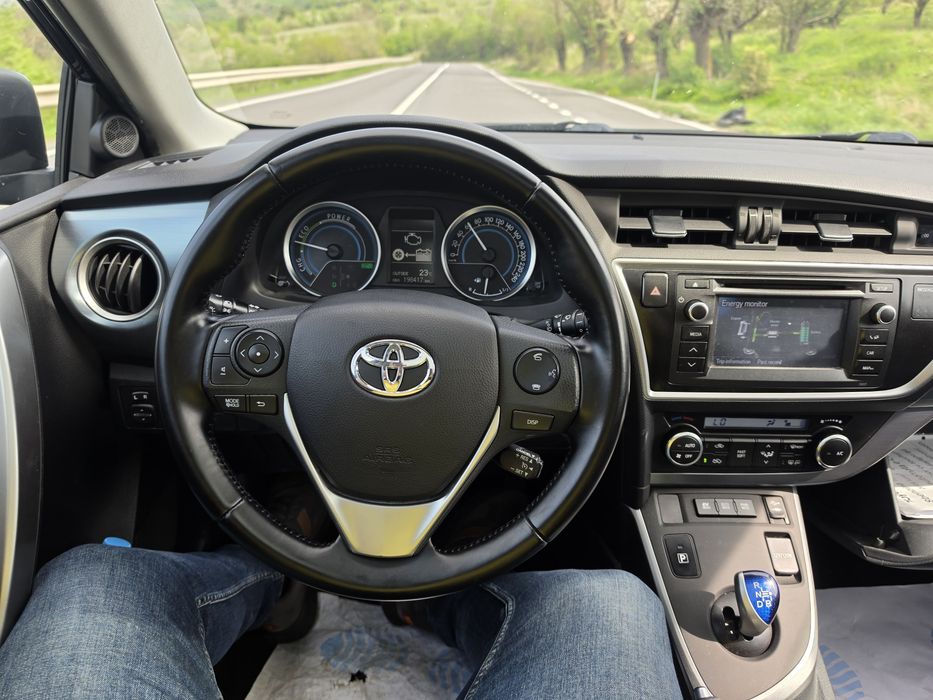 Toyota Auris Hybrid 2015 xenon navi Trapa clima Camera schimb variante