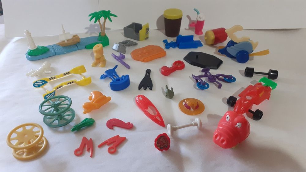 Играчки от шоколадови яйца и други