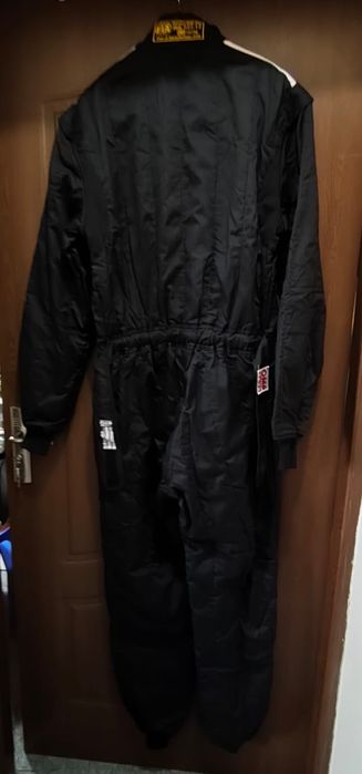 costum de curse profesional nou de la OMP Racing