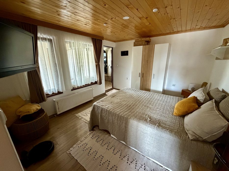 Реновирана къща - гр. Каспичан, кв. Калугерица