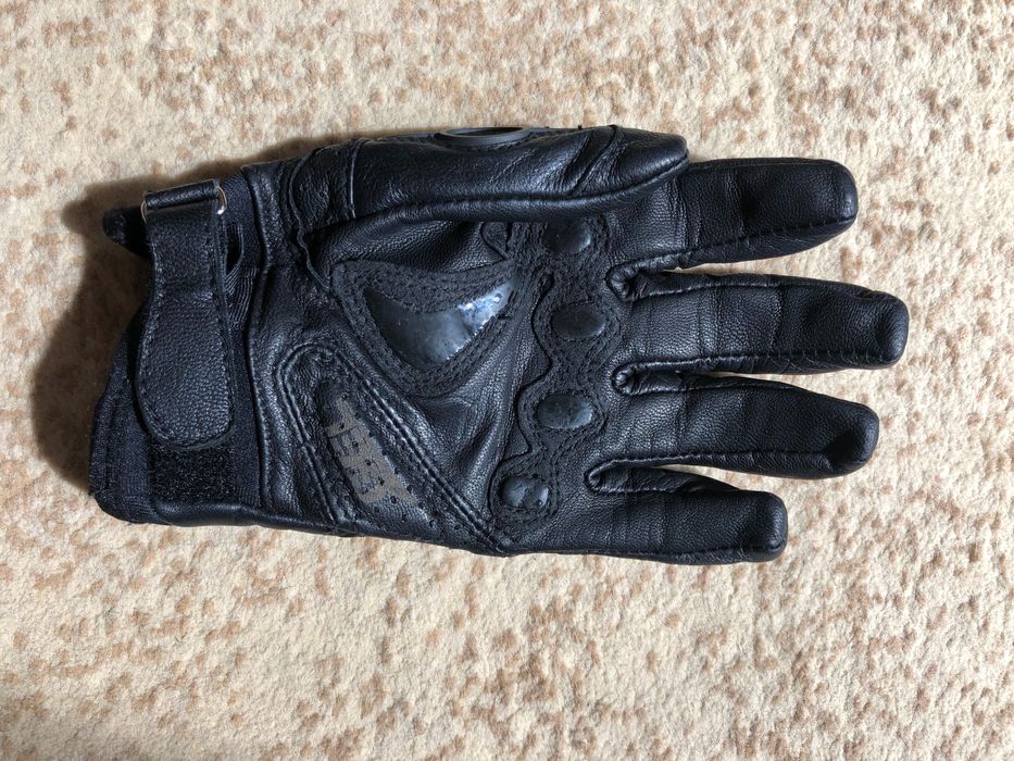 мото ръкавици ICON размер М, боне