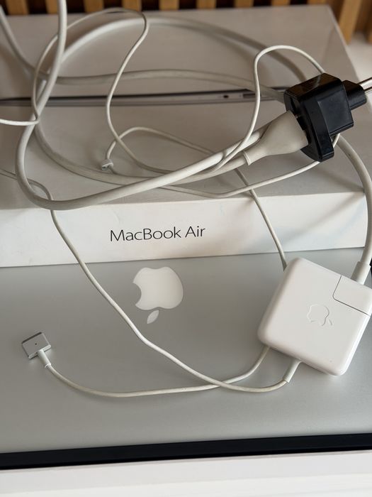 MacBook Air 13” (2017) | 8GB RAM | 128GB SSD | Отлично състояние