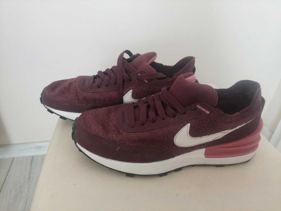 Дамски спортни маратонки Nike