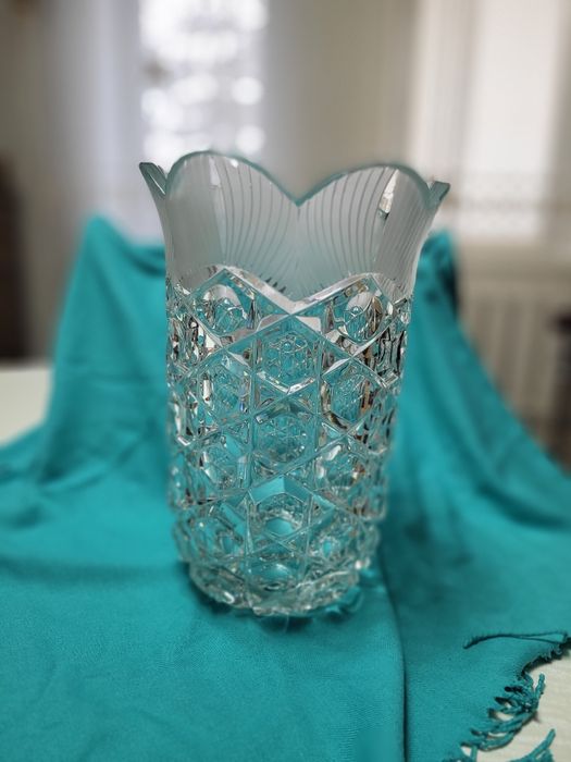 Продаются хрустальные вазы