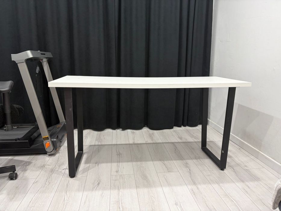 Продам стол (150см на 60см)