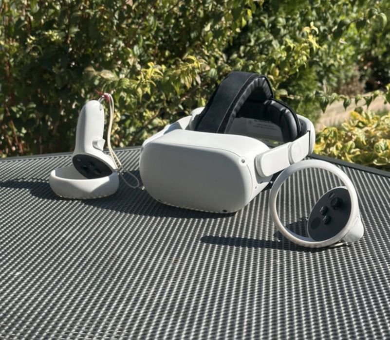Meta Oculus Quest 2 VR – 2 controllere – Stare bună