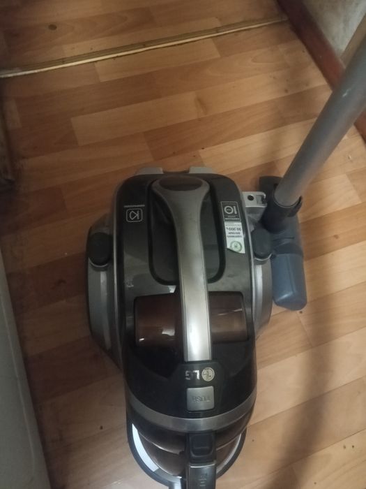 Пылесос рабочий.