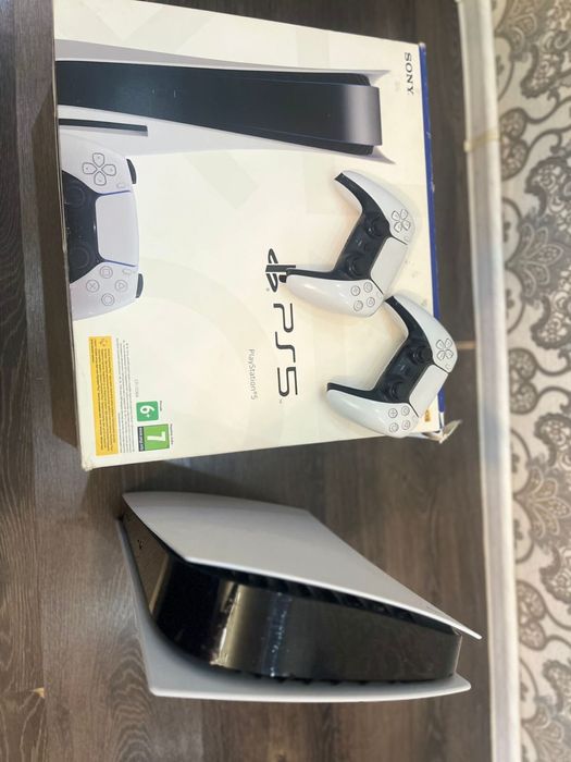 Продам PS 5 в хорошем состоянии