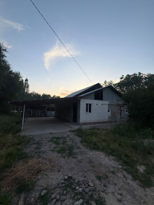 Үи сатылады Жаңақұрылыста.