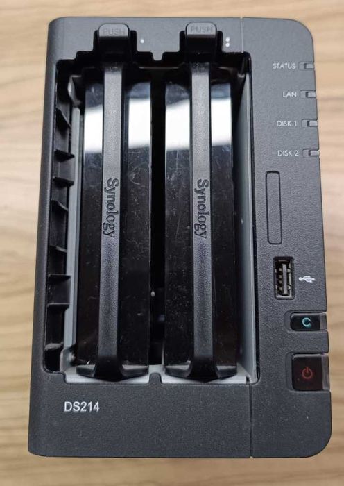 Synology DS214 NAS cu 2 harduri WD de 1 TB