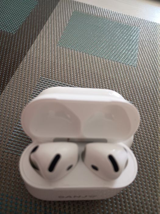 Apple AirPods 4 (generația a 4-a)