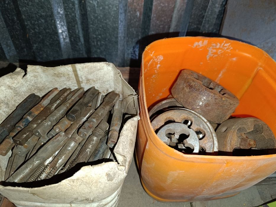 Лерки, метчики, свёрла, развёртки