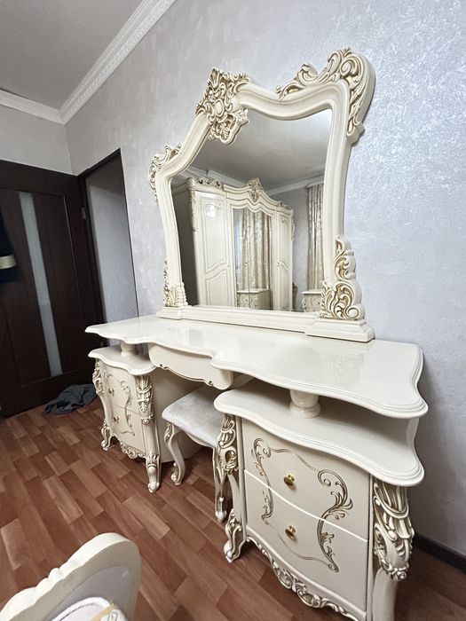 Продам спальный гарнитур