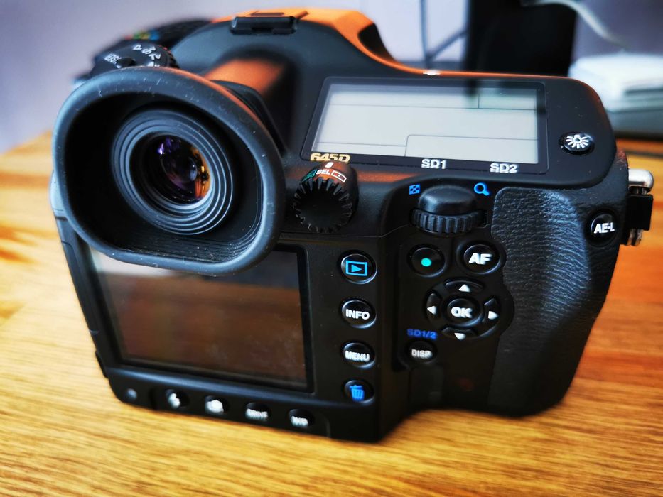 Pentax 645D DSLR format mediu + obiective