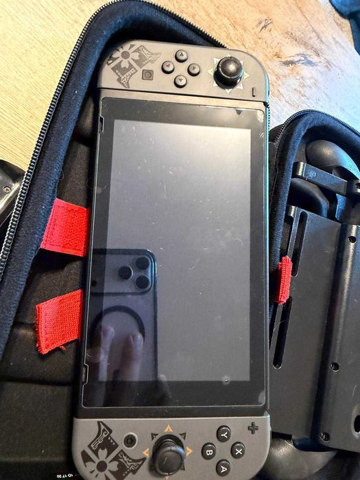 Nintendo Switch Monster Hunter Rise Limited Edition + Pro Controller + 128GB + 4 Jocuri